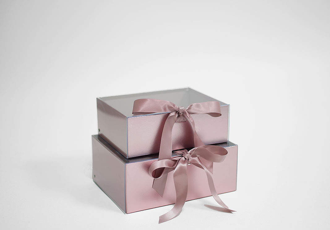 W7970 Rose Gold Rectangular Flower Boxes With Clear Lid and Ribbon Set of 2 W7970 Rose Gold Rectangular Flower Boxes With Clear Lid and Ribbon Set of 2
